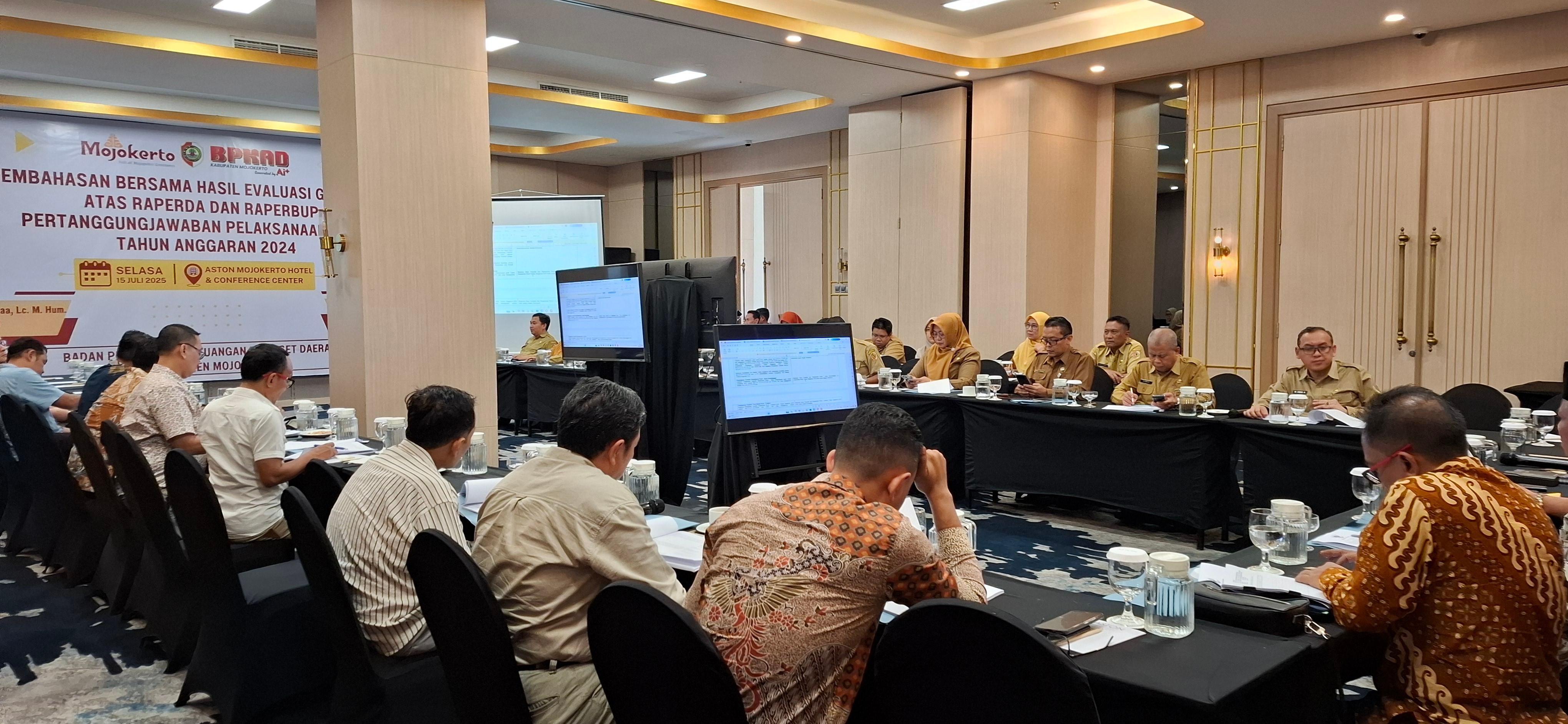 PEMBAHASAN BERSAMA HASIL EVALUASI GUBERNUR ATAS RAPERDA DAN RAPERBUB PERTANGGUNGJAWABAN PELAKSANAAN APBD TAHUN ANGGARAN 2024